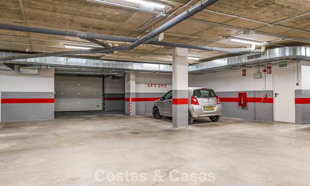 Appartement moderne avec jardin privatif et vue mer partielle à vendre à Estepona 789792