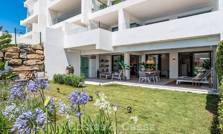 Appartement moderne avec jardin privatif et vue mer partielle à vendre à Estepona 789794