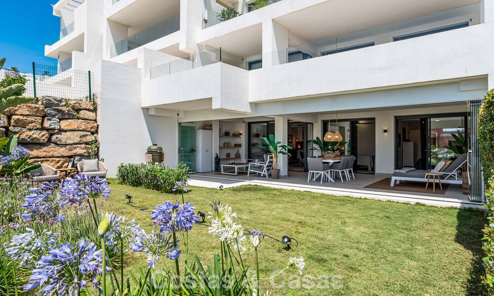 Appartement moderne avec jardin privatif et vue mer partielle à vendre à Estepona 789794