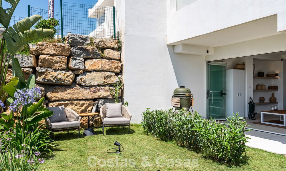 Appartement moderne avec jardin privatif et vue mer partielle à vendre à Estepona 789795
