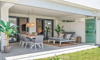 Appartement moderne avec jardin privatif et vue mer partielle à vendre à Estepona 789798 