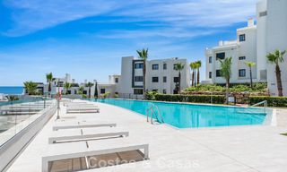 Appartement moderne avec jardin privatif et vue mer partielle à vendre à Estepona 789799 