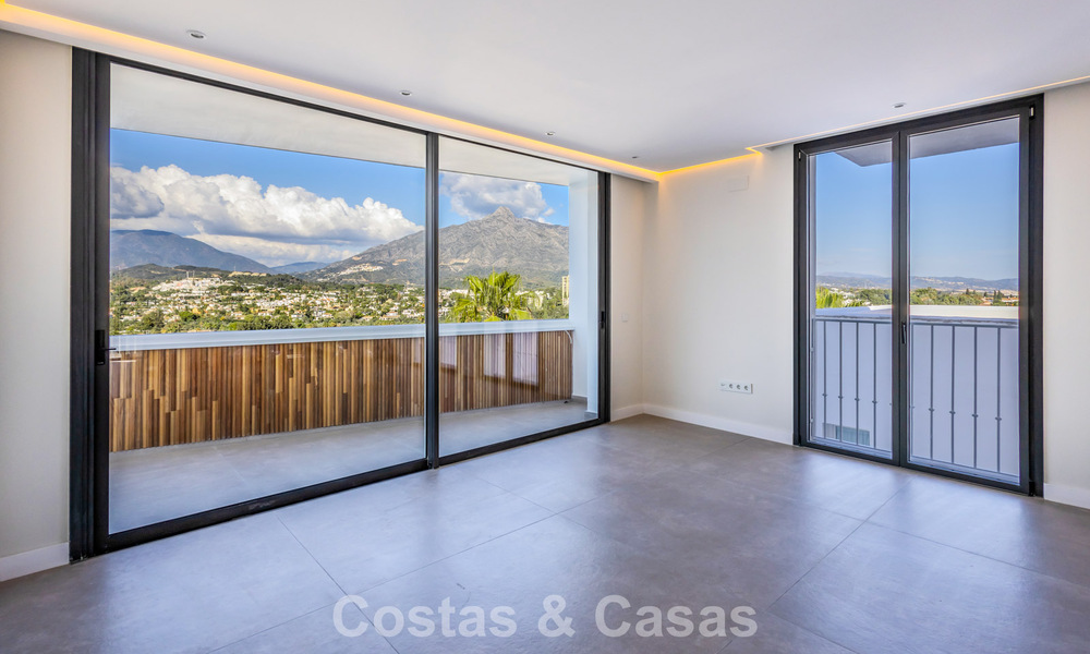 Appartement de standing entièrement rénové à vendre à deux pas de toutes les commodités à Nueva Andalucia, Marbella 789708