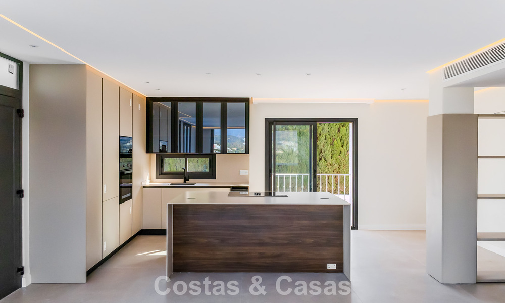 Appartement de standing entièrement rénové à vendre à deux pas de toutes les commodités à Nueva Andalucia, Marbella 789710
