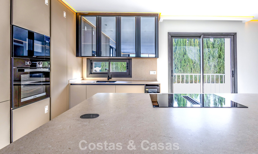 Appartement de standing entièrement rénové à vendre à deux pas de toutes les commodités à Nueva Andalucia, Marbella 789713