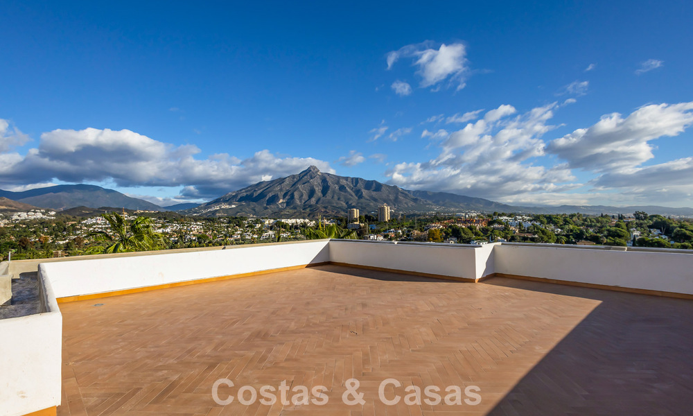 Appartement de standing entièrement rénové à vendre à deux pas de toutes les commodités à Nueva Andalucia, Marbella 789716
