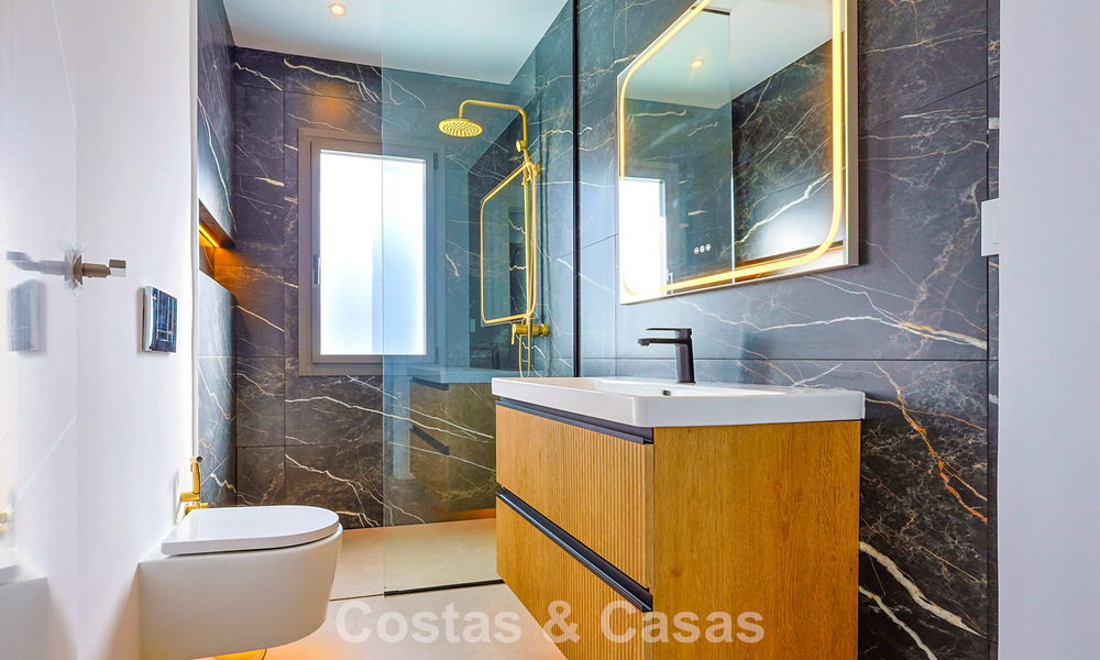 Appartement de standing entièrement rénové à vendre à deux pas de toutes les commodités à Nueva Andalucia, Marbella 789718