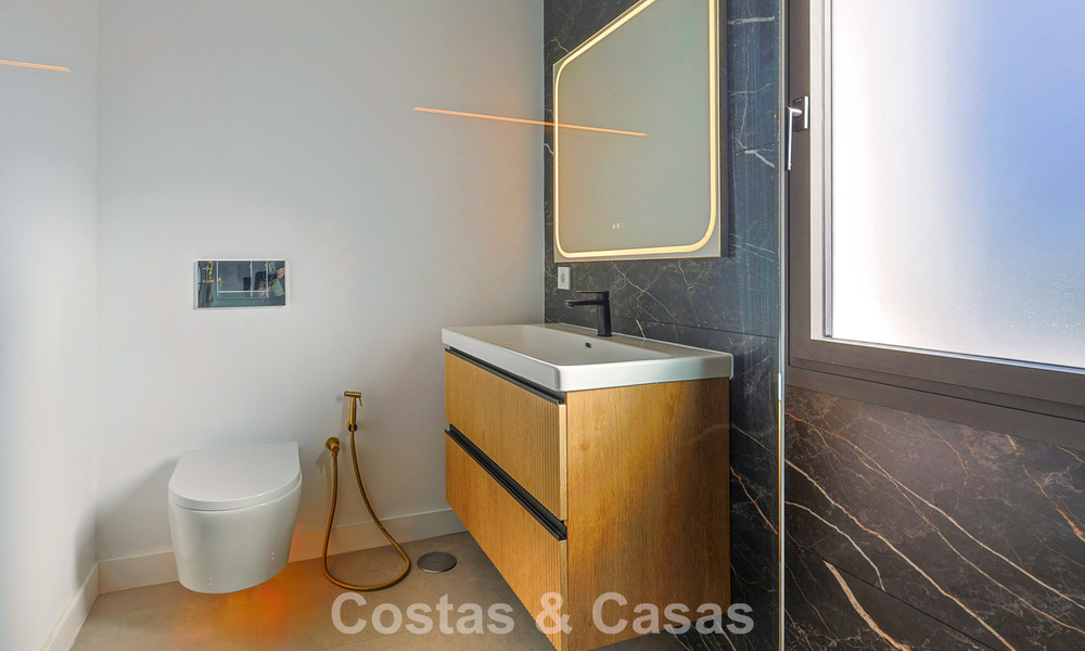 Appartement de standing entièrement rénové à vendre à deux pas de toutes les commodités à Nueva Andalucia, Marbella 789719