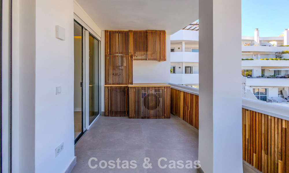 Appartement de standing entièrement rénové à vendre à deux pas de toutes les commodités à Nueva Andalucia, Marbella 789726