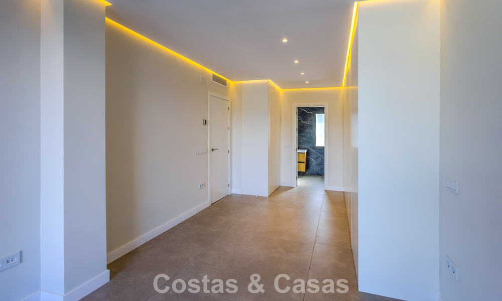 Appartement de standing entièrement rénové à vendre à deux pas de toutes les commodités à Nueva Andalucia, Marbella 789727