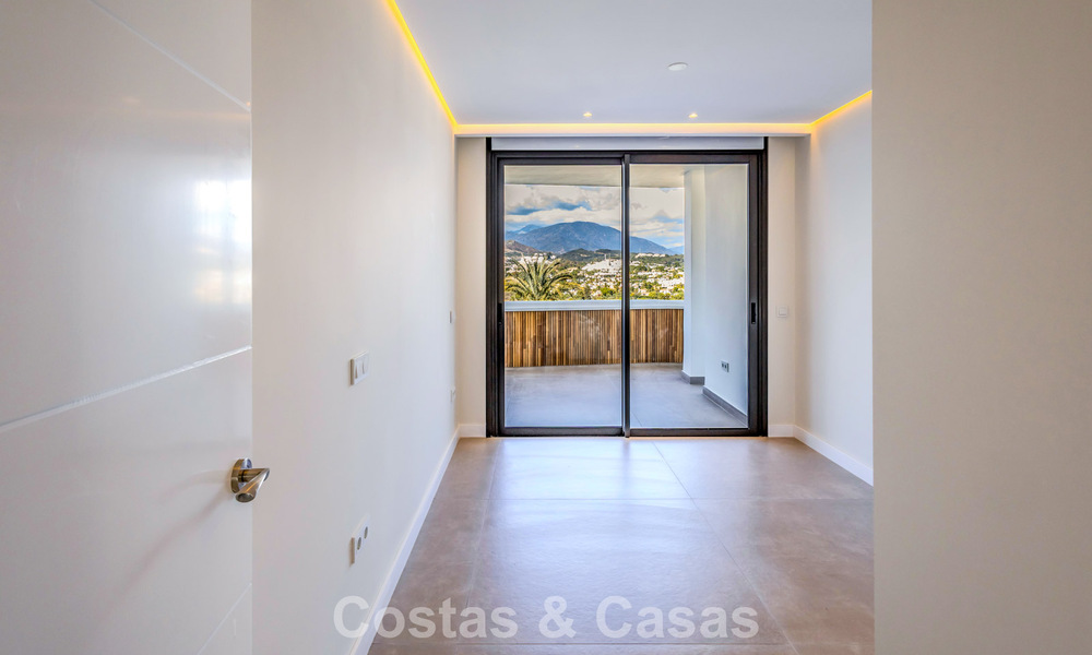 Appartement de standing entièrement rénové à vendre à deux pas de toutes les commodités à Nueva Andalucia, Marbella 789728