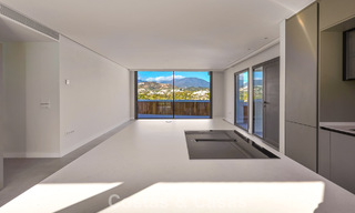 Luxueux penthouse avec vue sur la montagne et la mer à vendre dans une résidence sécurisée à Nueva Andalucia, Marbella 789740 