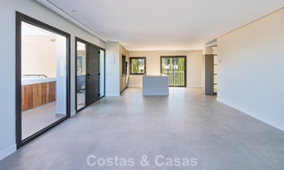 Luxueux penthouse avec vue sur la montagne et la mer à vendre dans une résidence sécurisée à Nueva Andalucia, Marbella 789743 