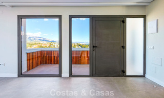 Luxueux penthouse avec vue sur la montagne et la mer à vendre dans une résidence sécurisée à Nueva Andalucia, Marbella 789744 