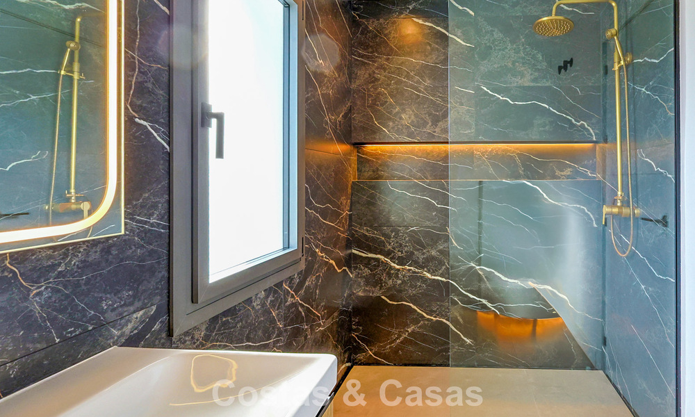 Luxueux penthouse avec vue sur la montagne et la mer à vendre dans une résidence sécurisée à Nueva Andalucia, Marbella 789748