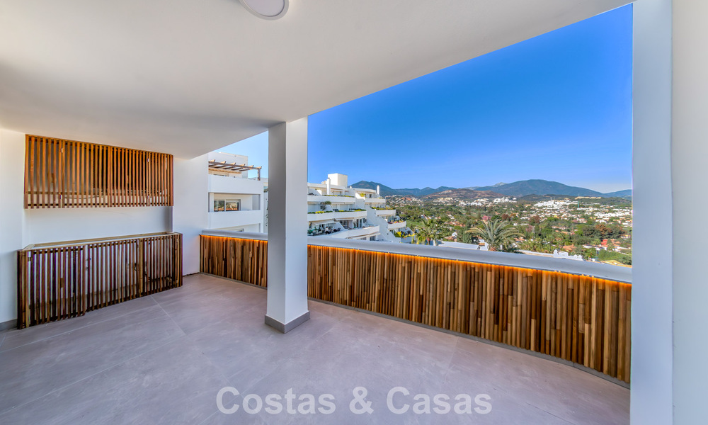 Luxueux penthouse avec vue sur la montagne et la mer à vendre dans une résidence sécurisée à Nueva Andalucia, Marbella 789750