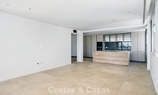 Appartement de luxe à vendre dans une résidence sécurisée à Nueva Andalucia, Marbella 789764 