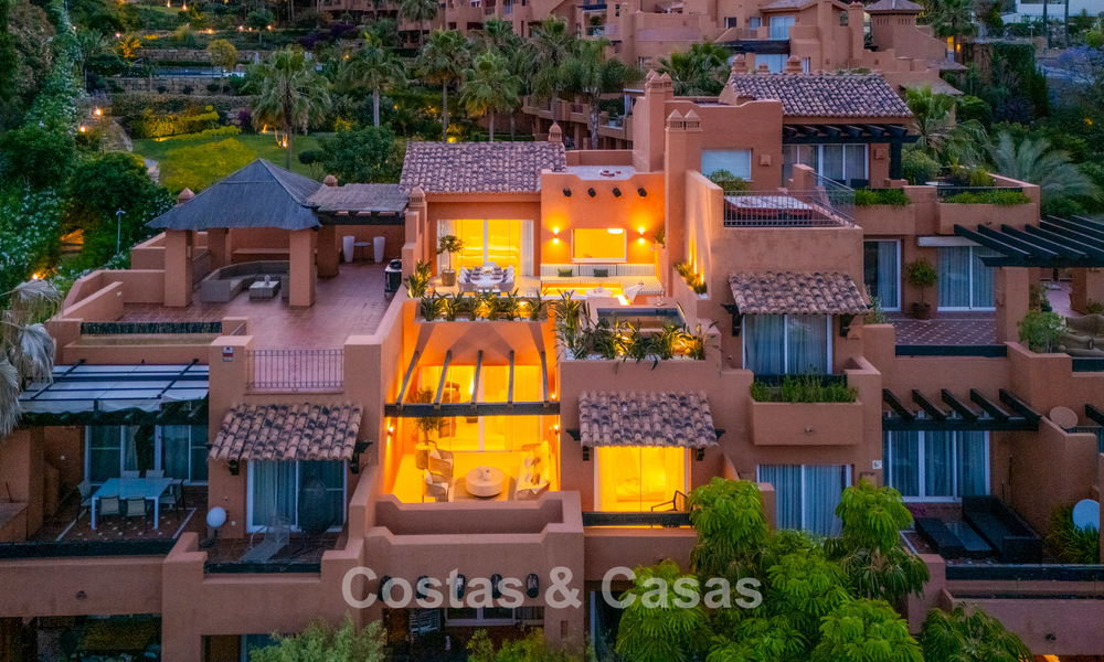 Penthouse duplex de style andalou avec intérieur contemporain à vendre à Nueva Andalucia, Marbella 789801