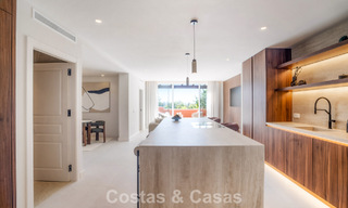 Penthouse duplex de style andalou avec intérieur contemporain à vendre à Nueva Andalucia, Marbella 789806 