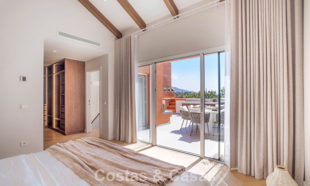 Penthouse duplex de style andalou avec intérieur contemporain à vendre à Nueva Andalucia, Marbella 789815