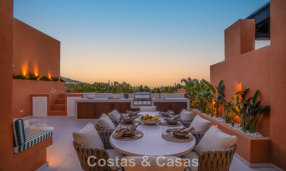 Penthouse duplex de style andalou avec intérieur contemporain à vendre à Nueva Andalucia, Marbella 789842