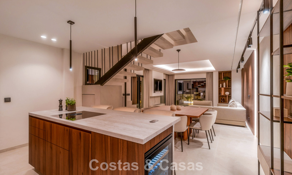 Penthouse duplex moderne et rénové avec vue sur la mer à vendre à proximité de Puerto Banús, Marbella 789133