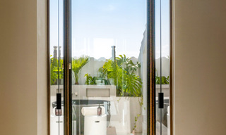 Penthouse duplex moderne et rénové avec vue sur la mer à vendre à proximité de Puerto Banús, Marbella 789135 