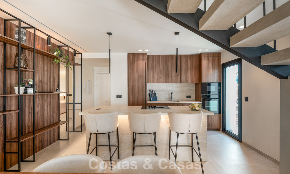 Penthouse duplex moderne et rénové avec vue sur la mer à vendre à proximité de Puerto Banús, Marbella 789140