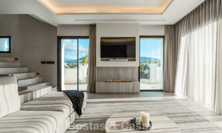 Penthouse duplex moderne et rénové avec vue sur la mer à vendre à proximité de Puerto Banús, Marbella 789143 
