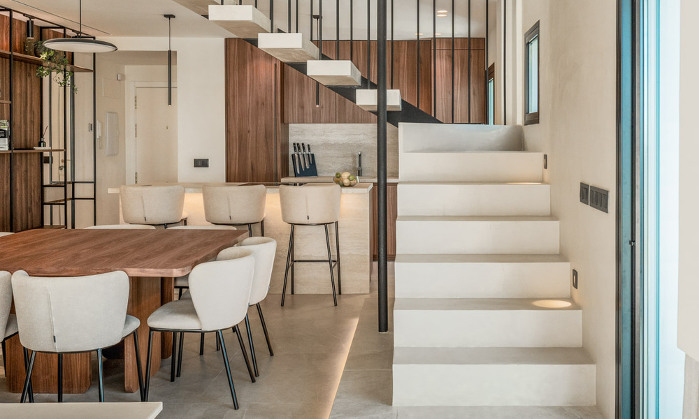 Penthouse duplex moderne et rénové avec vue sur la mer à vendre à proximité de Puerto Banús, Marbella 789145