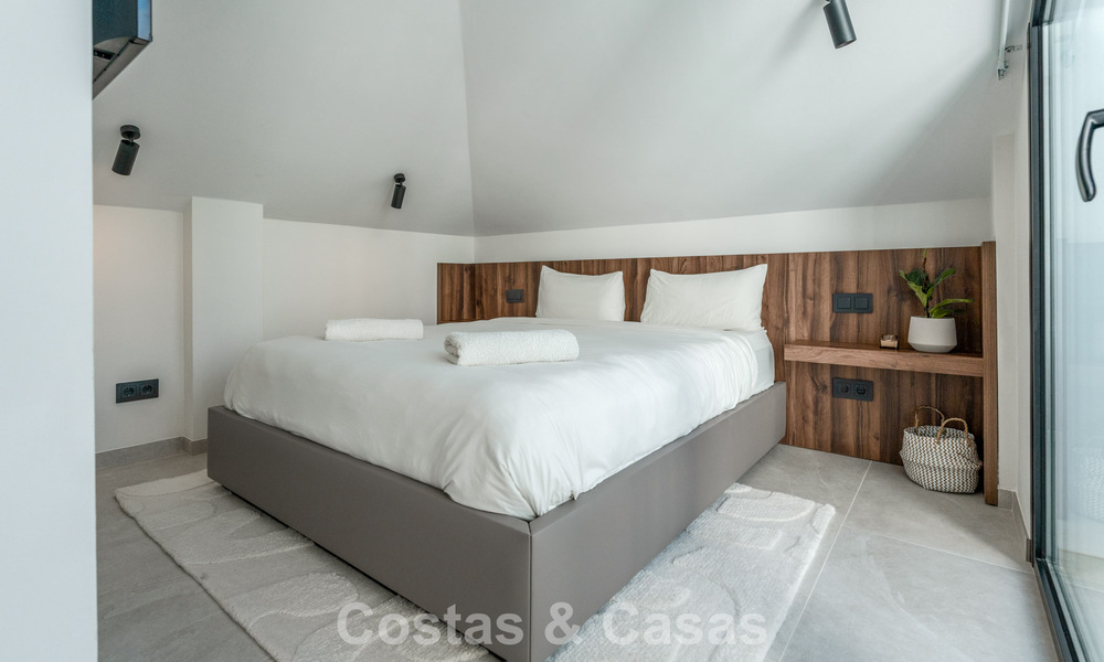 Penthouse duplex moderne et rénové avec vue sur la mer à vendre à proximité de Puerto Banús, Marbella 789146