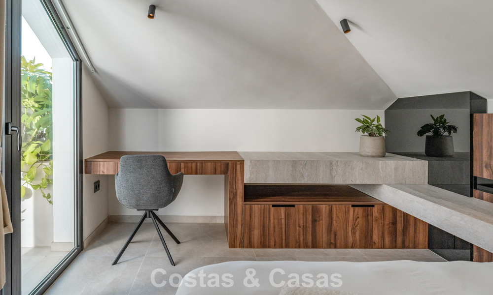 Penthouse duplex moderne et rénové avec vue sur la mer à vendre à proximité de Puerto Banús, Marbella 789148