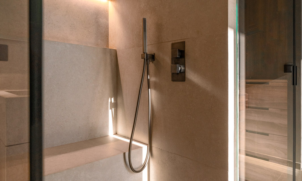 Penthouse duplex moderne et rénové avec vue sur la mer à vendre à proximité de Puerto Banús, Marbella 789150