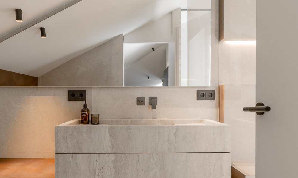 Penthouse duplex moderne et rénové avec vue sur la mer à vendre à proximité de Puerto Banús, Marbella 789152