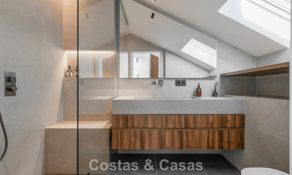 Penthouse duplex moderne et rénové avec vue sur la mer à vendre à proximité de Puerto Banús, Marbella 789154