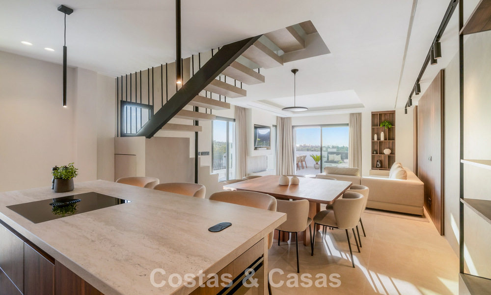 Penthouse duplex moderne et rénové avec vue sur la mer à vendre à proximité de Puerto Banús, Marbella 789163