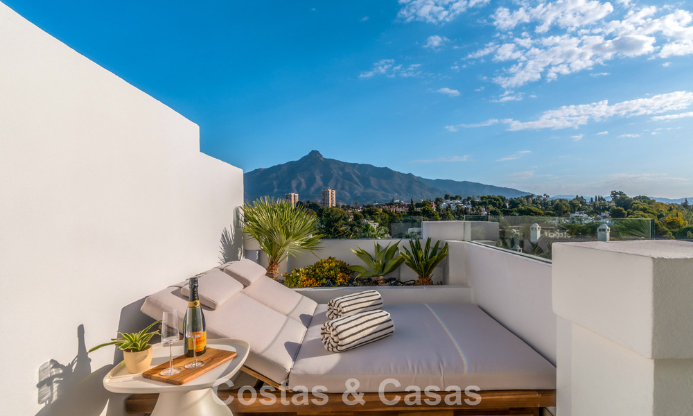 Penthouse duplex moderne et rénové avec vue sur la mer à vendre à proximité de Puerto Banús, Marbella 789166