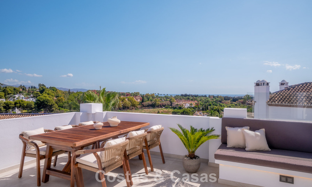 Penthouse duplex moderne et rénové avec vue sur la mer à vendre à proximité de Puerto Banús, Marbella 789170