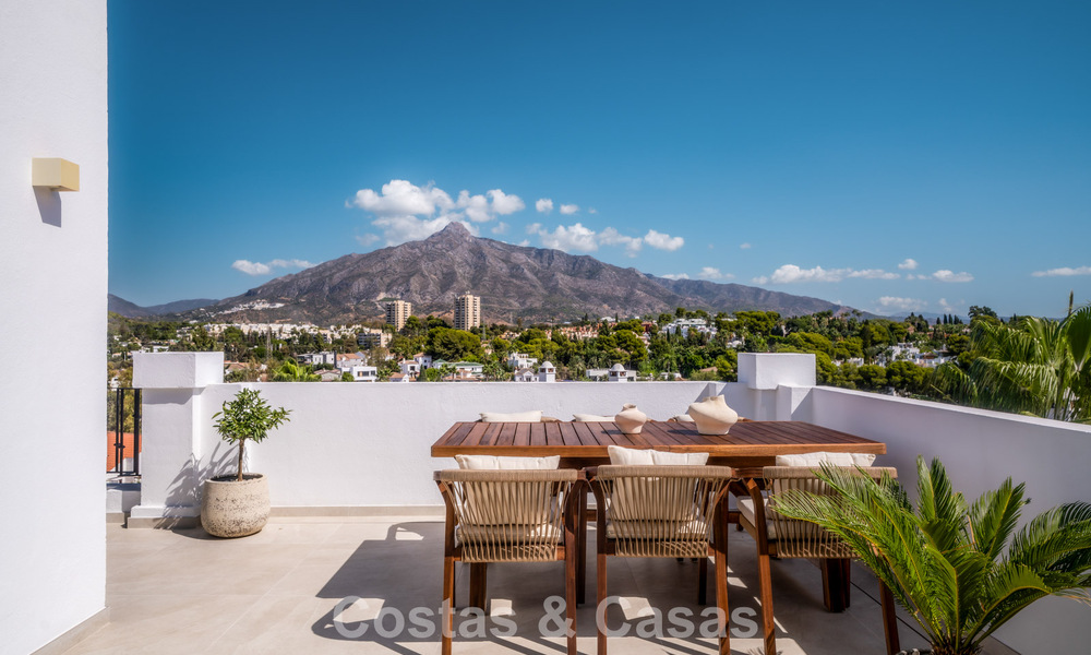Penthouse duplex moderne et rénové avec vue sur la mer à vendre à proximité de Puerto Banús, Marbella 789174