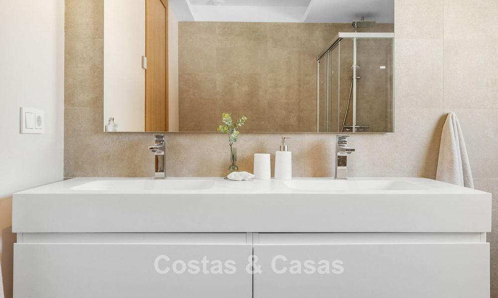 Villa de luxe prêt à emménager, architecture moderne et vue panoramique sur la mer, à vendre à Marbella - Benahavis 788947