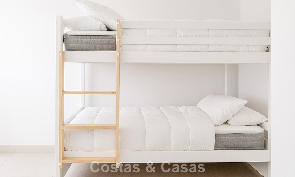 Appartement de luxe rénové à vendre à deux pas de la plage et du centre de Puerto Banús, Marbella 789020