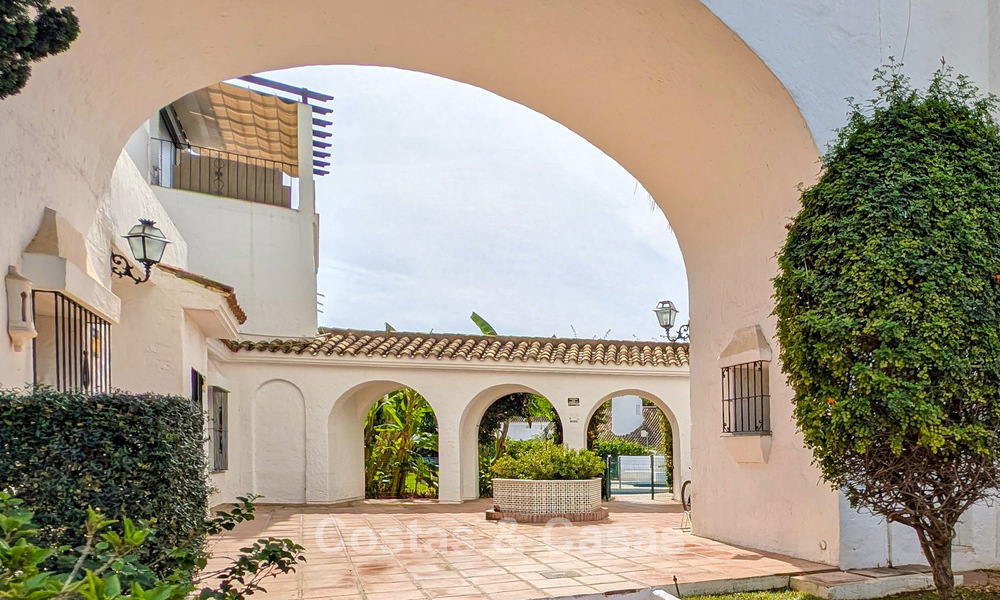 Appartement de luxe rénové à vendre à deux pas de la plage et du centre de Puerto Banús, Marbella 789021