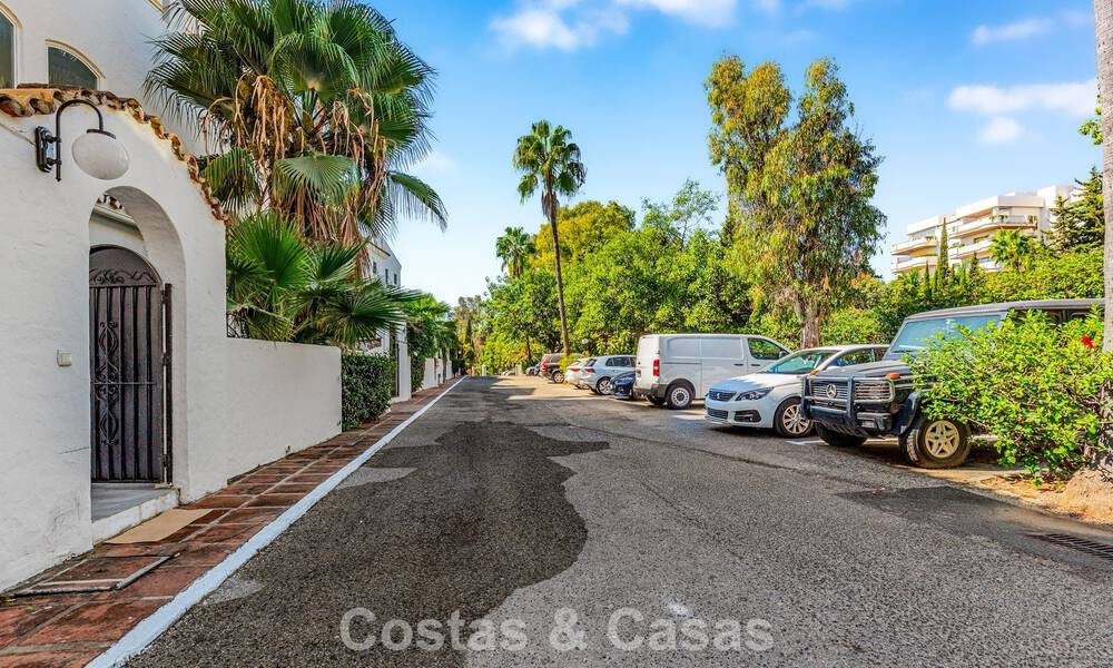 Appartement de luxe rénové à vendre à deux pas de la plage et du centre de Puerto Banús, Marbella 789025