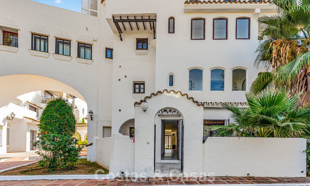 Appartement de luxe rénové à vendre à deux pas de la plage et du centre de Puerto Banús, Marbella 789026