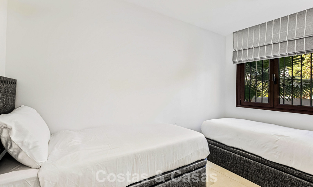 Appartement de luxe rénové à vendre à deux pas de la plage et du centre de Puerto Banús, Marbella 789027