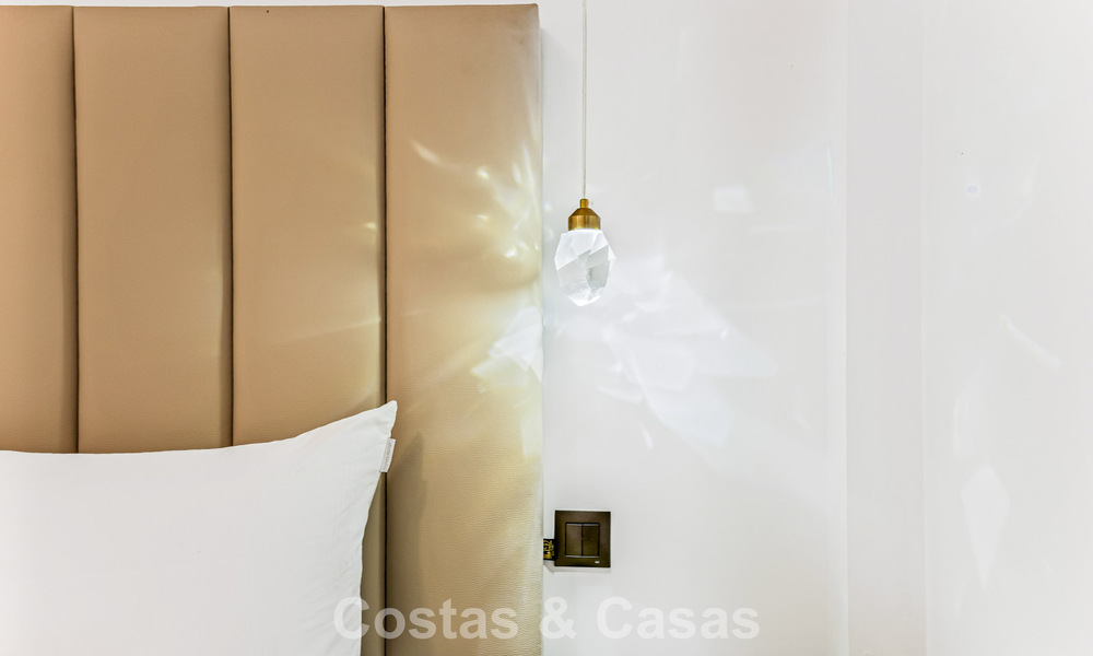 Appartement de luxe rénové à vendre à deux pas de la plage et du centre de Puerto Banús, Marbella 789029