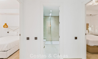 Appartement de luxe rénové à vendre à deux pas de la plage et du centre de Puerto Banús, Marbella 789033 