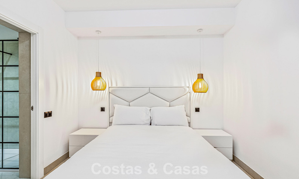 Appartement de luxe rénové à vendre à deux pas de la plage et du centre de Puerto Banús, Marbella 789035
