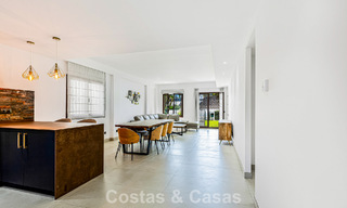 Appartement de luxe rénové à vendre à deux pas de la plage et du centre de Puerto Banús, Marbella 789039 