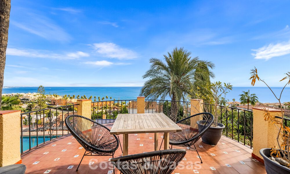 Authentique villa méditerranéenne avec vue imprenable sur la mer à vendre à l'ouest du centre d'Estepona 788987